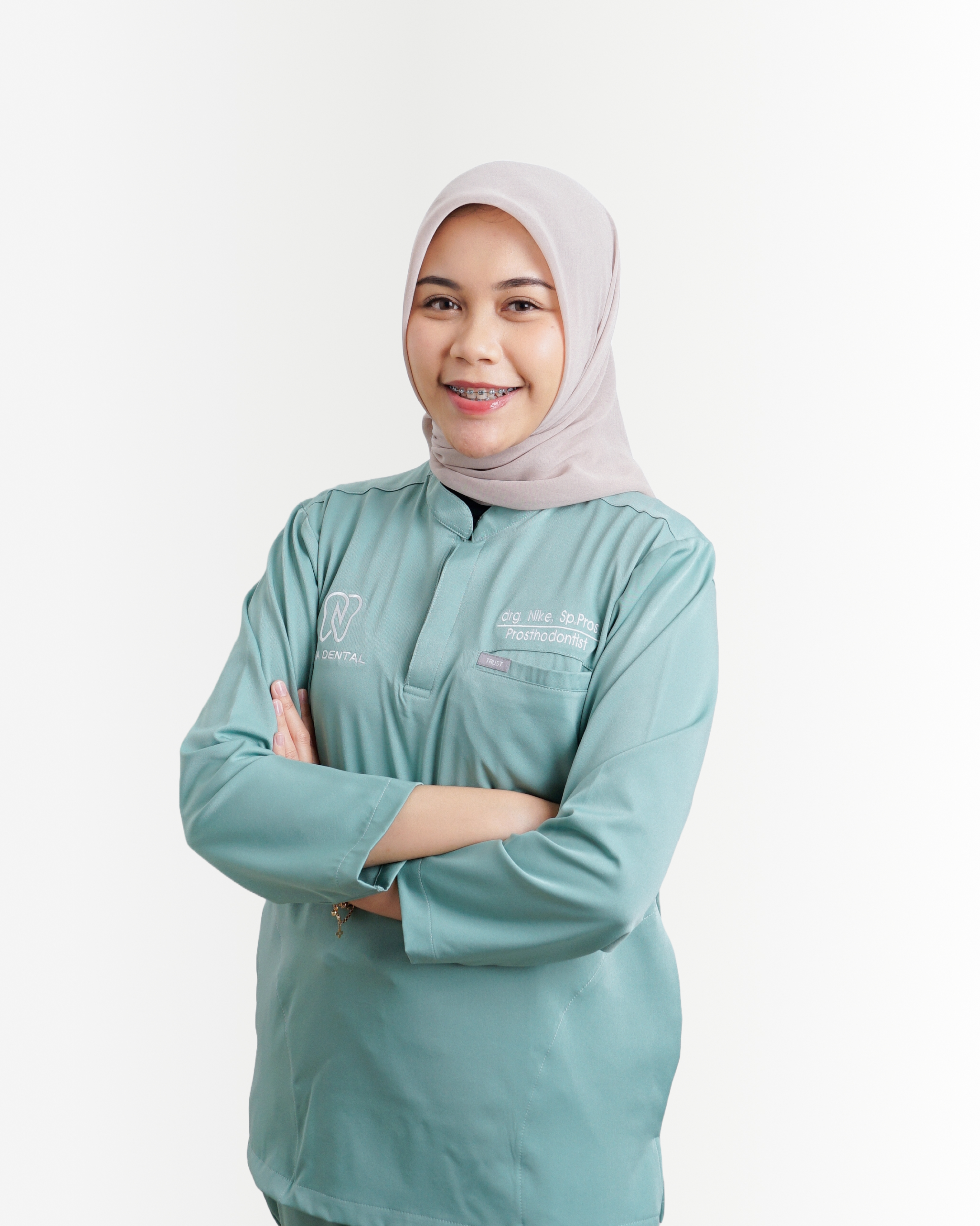 drg. Nike Puji Rahmawati, Sp.Pros
